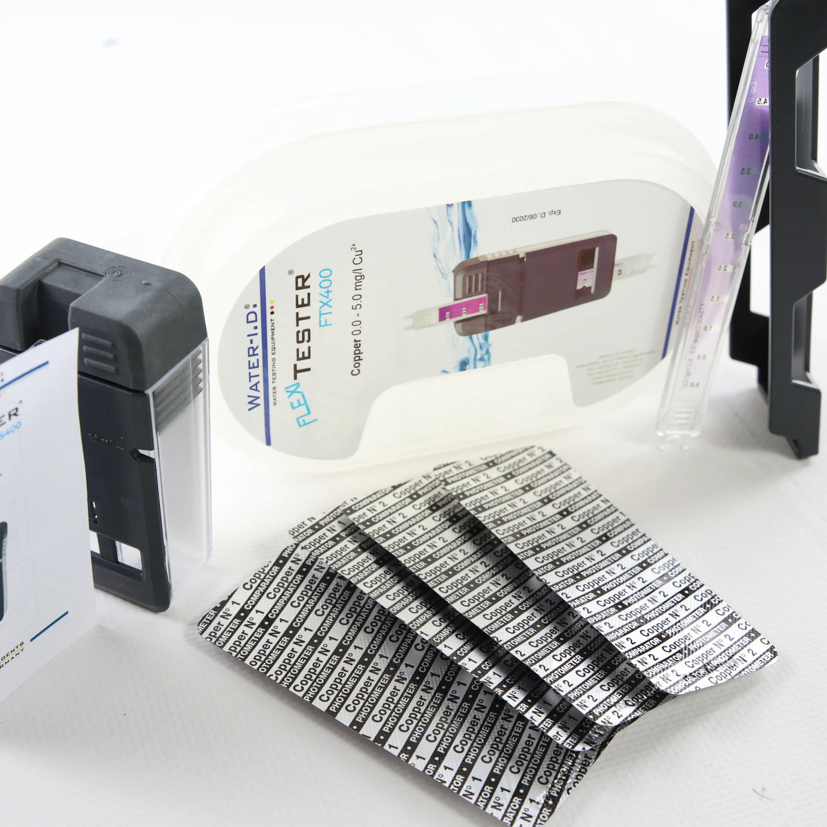 Тестер FlexiTester Kit (Мідь 0.0-5.0 мл) — блістери реагентів і деталі тестера показано крупним планом